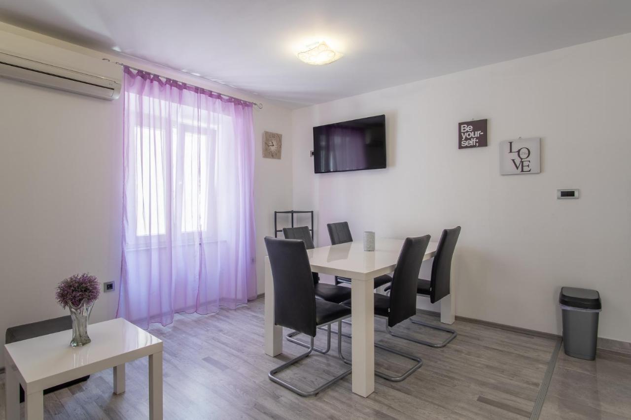 Private Holliday Apartment Pag Town Eksteriør bilde